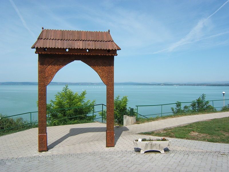 File:Balatonvilágosi kilátás.jpg