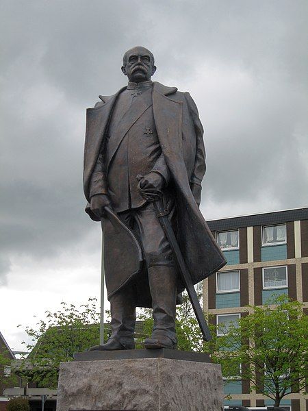 File:Bismarck-Denkmal-Wilhelmshaven 2015.JPG