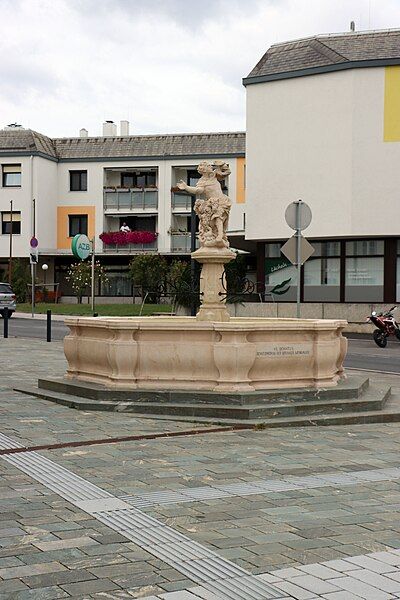 File:Brunn-Marktbrunnen 2394.jpg