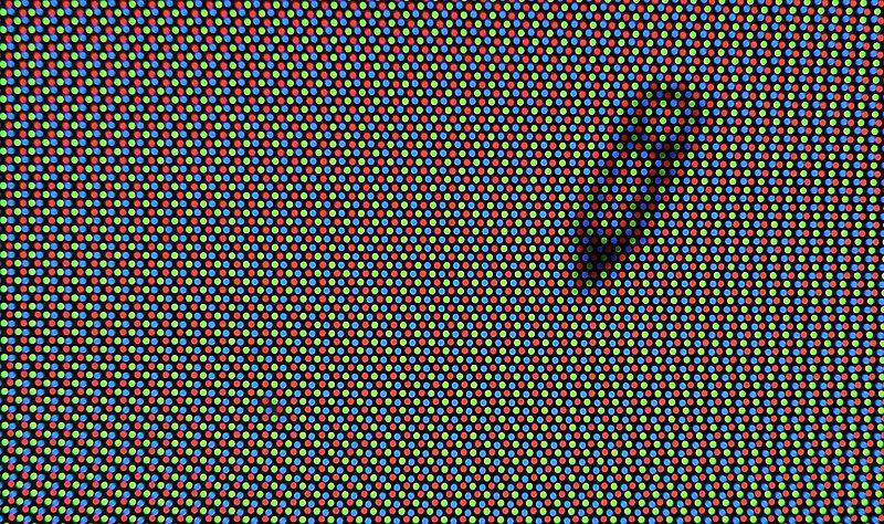 File:CRT pixels close-up.JPG