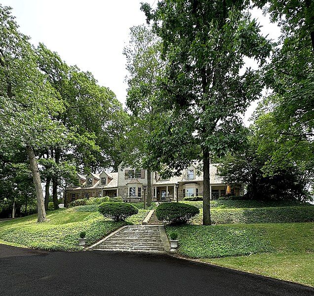 File:Chestnut Hill 1.jpg