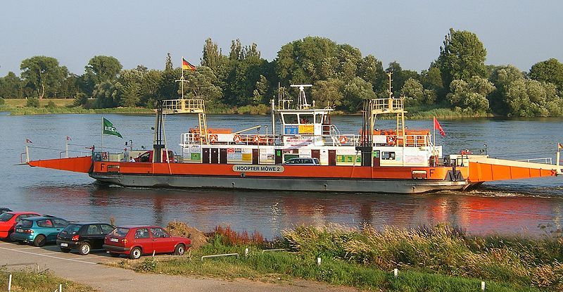 File:Faehre Zollenspieker.jpg