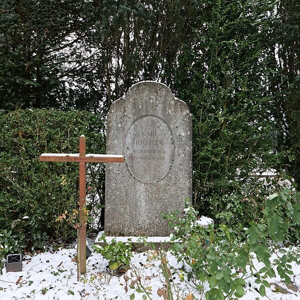 File:GraveKarlAndGladysRichter-FriedhofEnzenbuehlZurich RomanDeckert13012024.jpg