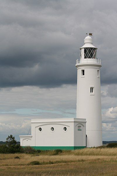 File:Hurst castle lighthouse.jpeg