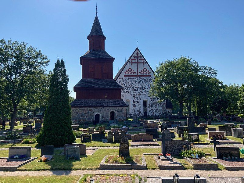 File:Ingå Kyrka 19.6.2021.jpg