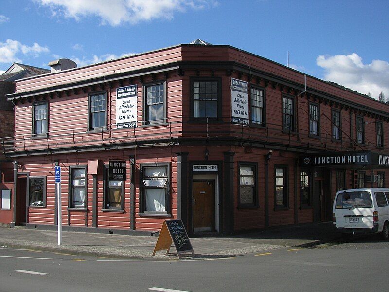 File:Junction Hotel.jpg