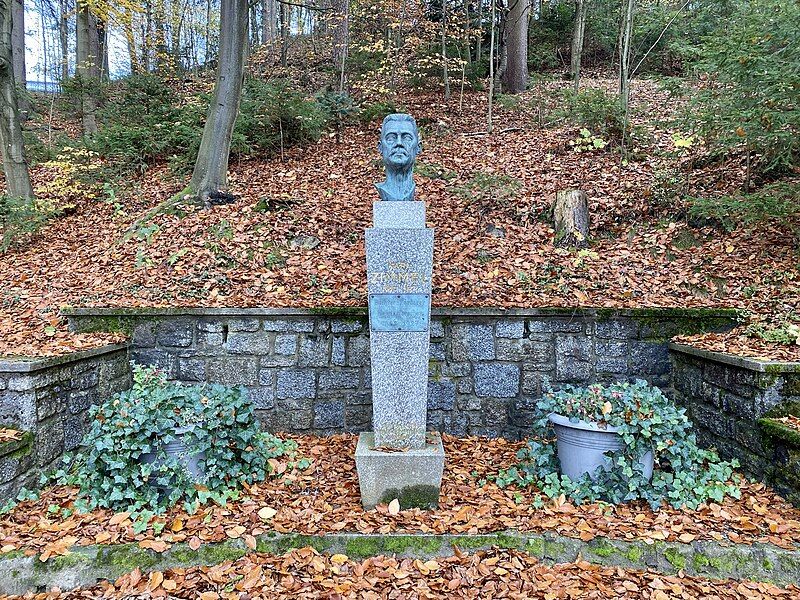 File:Litschau Karl-Zimmel-Denkmal 01.jpg