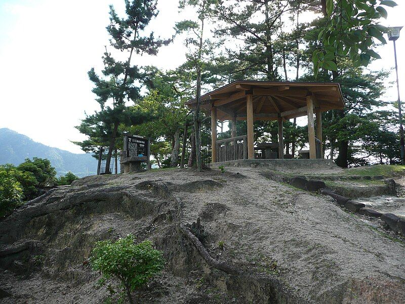 File:Miyao castle honmaru.JPG