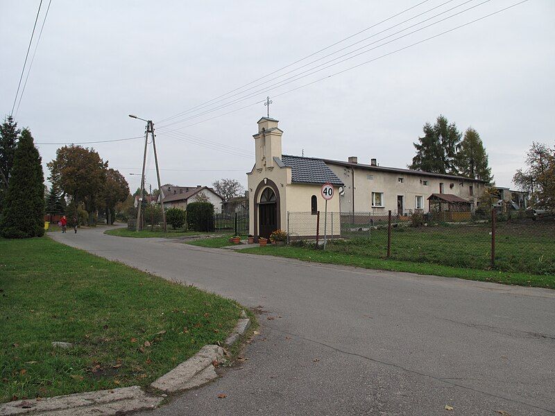 File:Nogowczyce, kaplička.jpg