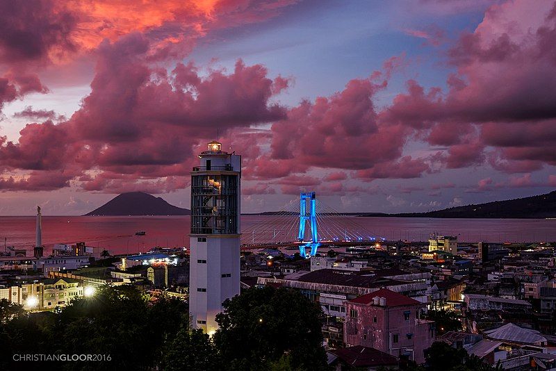 File:Soekarno bridge sunset.jpg