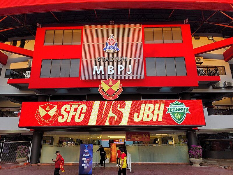 File:Stadium-mbpj-main-entrance-digital-signage-20241023.jpg