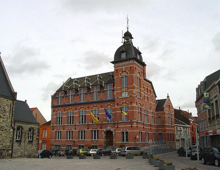 File:TubizeTownHall.jpg