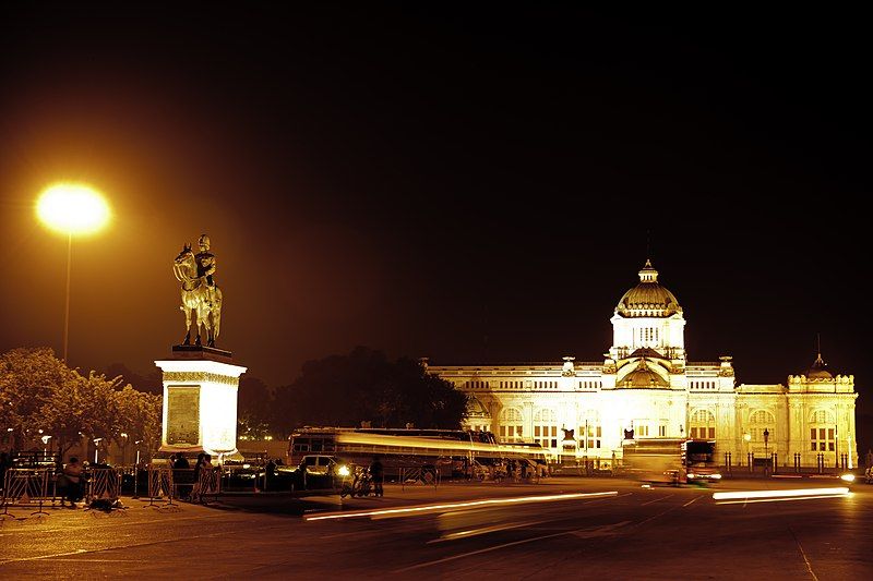 File:ลานพระบรมรูปทรงม้า.jpg