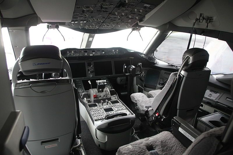 File:Boeing 787 cockpit.jpg