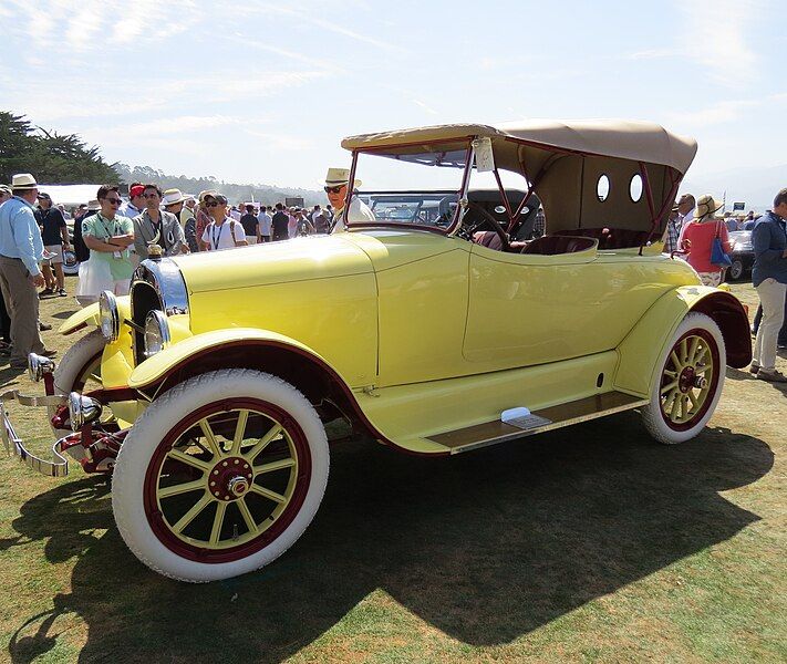 File:Concours d'Elegance (20452323158).jpg