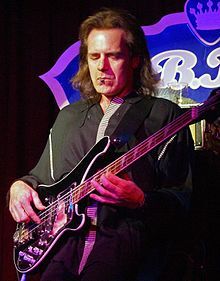 Dave Meros onstage with Spock's Beard @ BB Kings in NYC, April 2007.