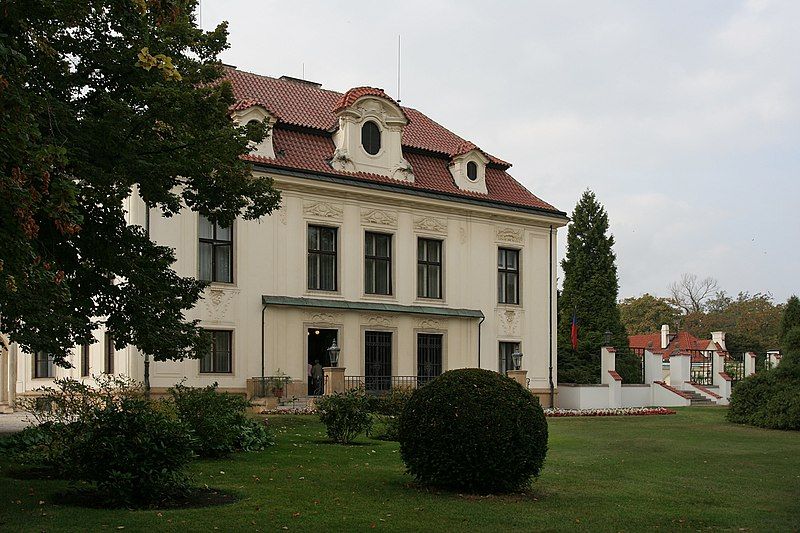 File:Kramarova vila.jpg