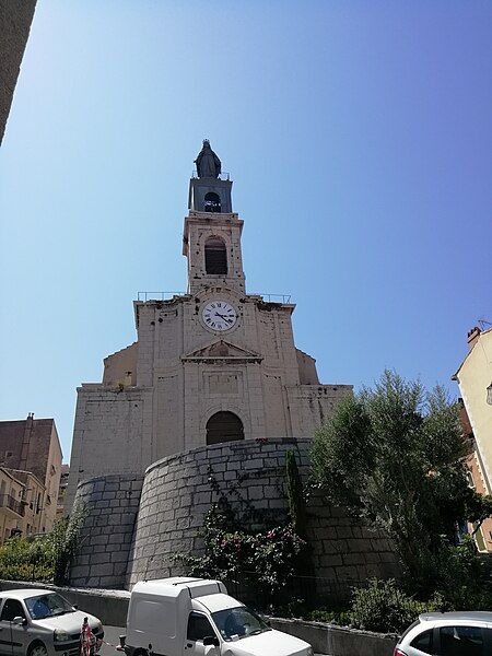 File:L’église décanale Saint-Louis.jpg