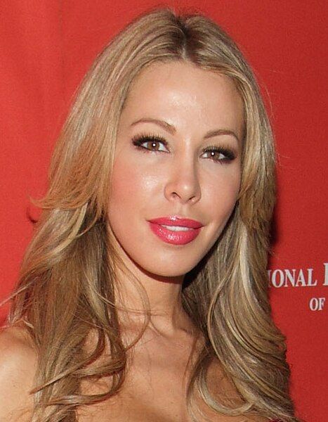 File:Lisa Hochstein (cropped).jpg