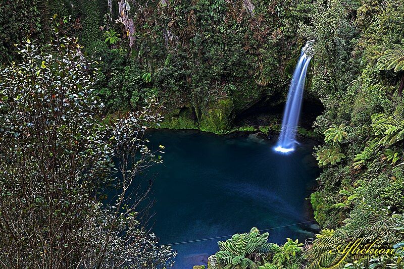 File:Omanawa Falls.jpg