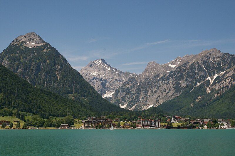 File:Pertisau Uferblick.jpg