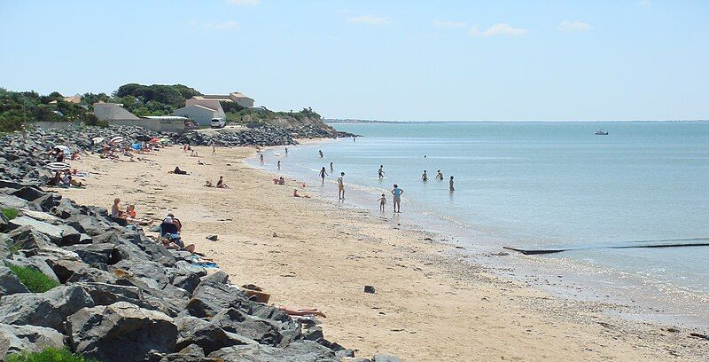 File:Plage d Angoulins.jpg