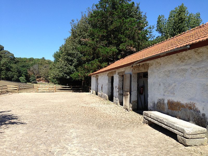 File:Serralves Barn.JPG