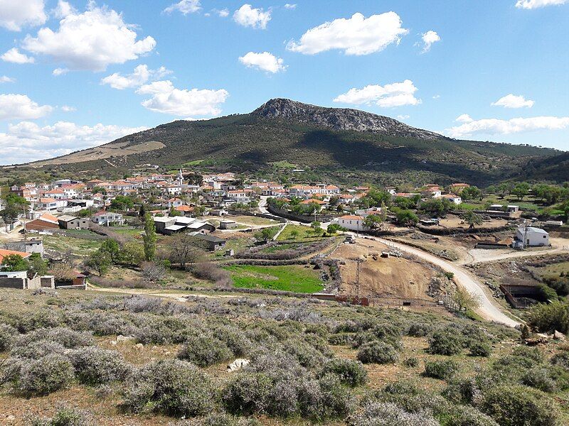 File:Tavaklı Village.jpg