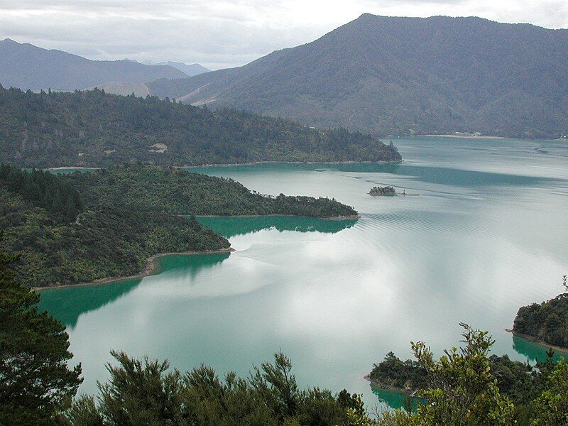 File:Te Mahia Bay.jpg