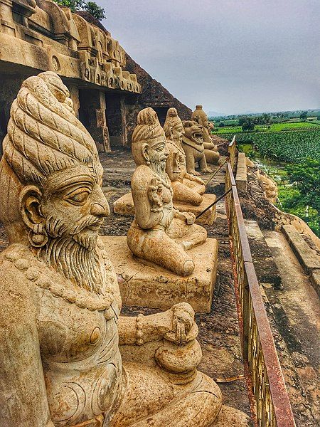 File:Undavalli caves munis.jpg