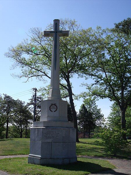 File:Weymouth war cross.JPG