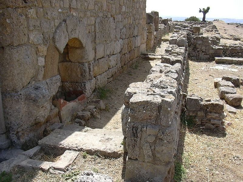 File:CASA CISTERNA ARCO.JPG