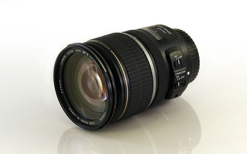 File:Canon EF-S 17-55mm.jpg