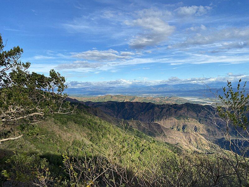 File:Caraballo Mountain range.jpg