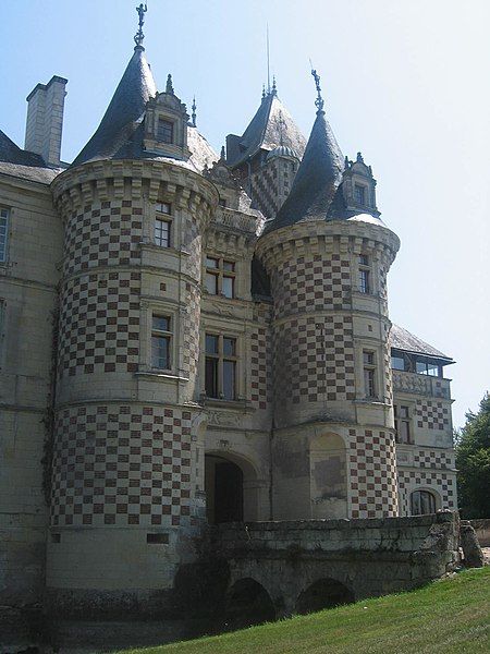 File:ChateaudesReauxHaupthaus01.jpg