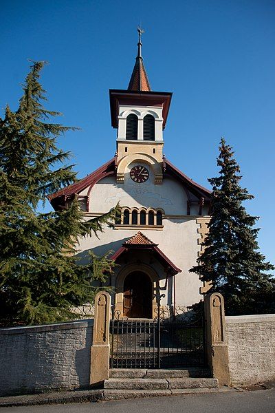 File:Chevilly - église.jpg