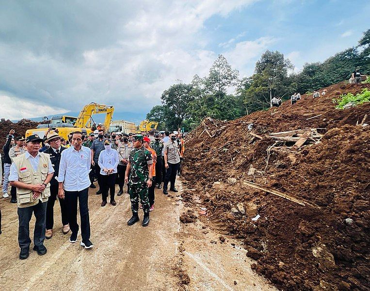 File:Cianjur earthquake landslide.jpg