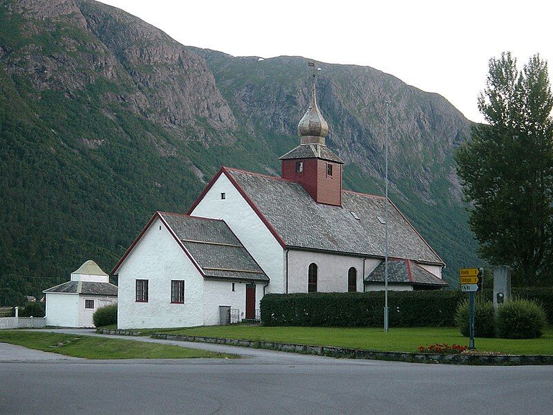 File:Henkirke-2-Norway.jpg