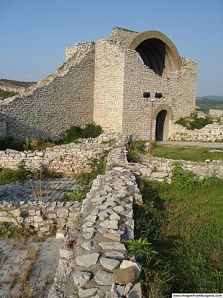 File:Lovech-fortress-imagesfrombulgaria.JPG