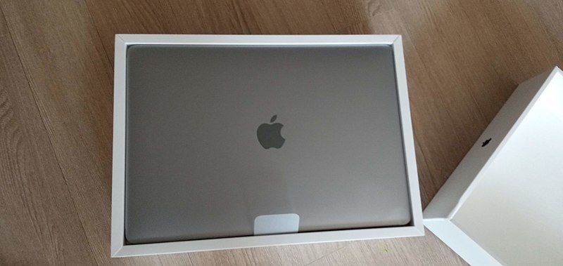 File:MacBook-Pro-13inch.jpg