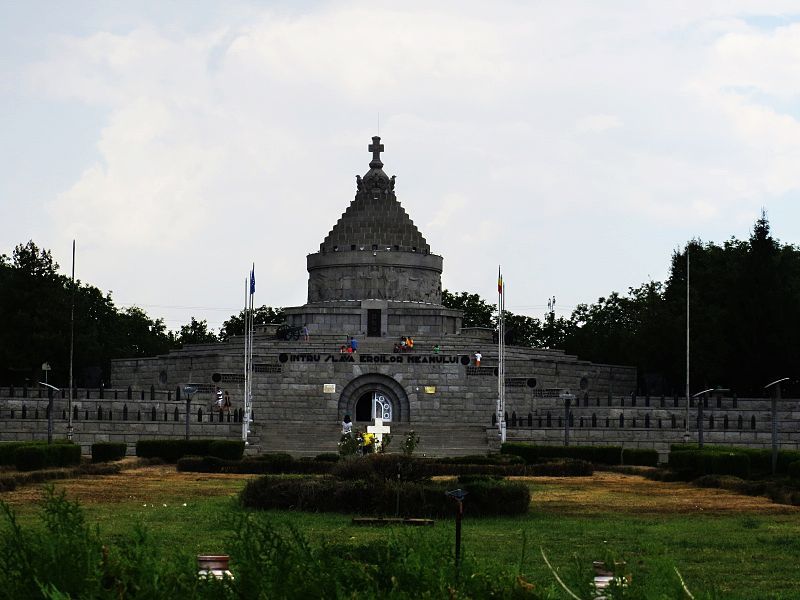 File:Mausoleul Eroilor.JPG