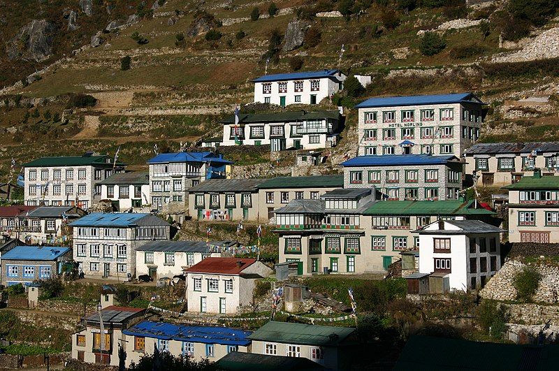 File:Namche Bazaar-30-2007-gje.jpg