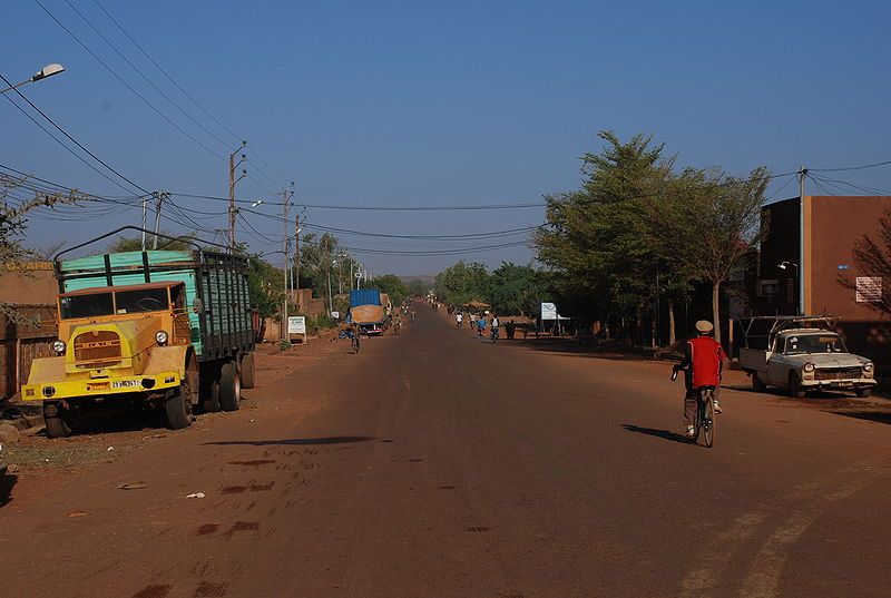 File:Ouahigouya road.jpg