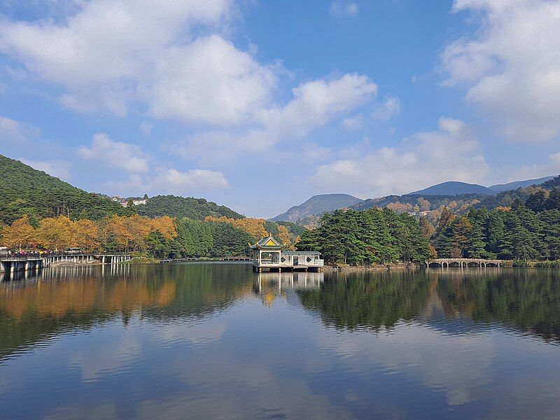 File:Ruqin Lake.jpg