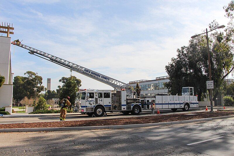 File:SantaBarbaraCountyFireTruck11.jpg