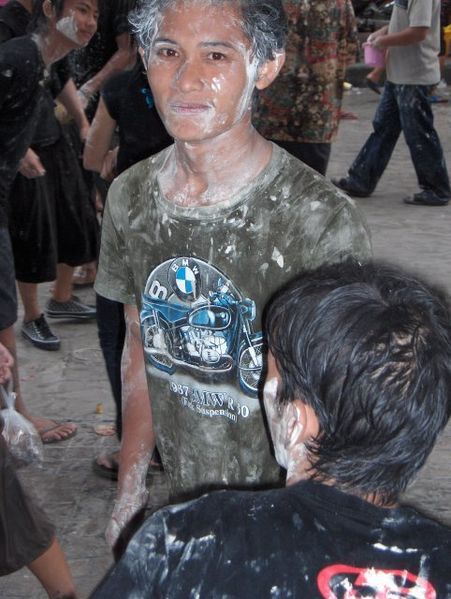 File:Songkran-4-KayEss-1.jpeg