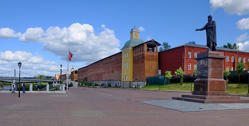 File:Vladimir Statue, Smolensk.jpg