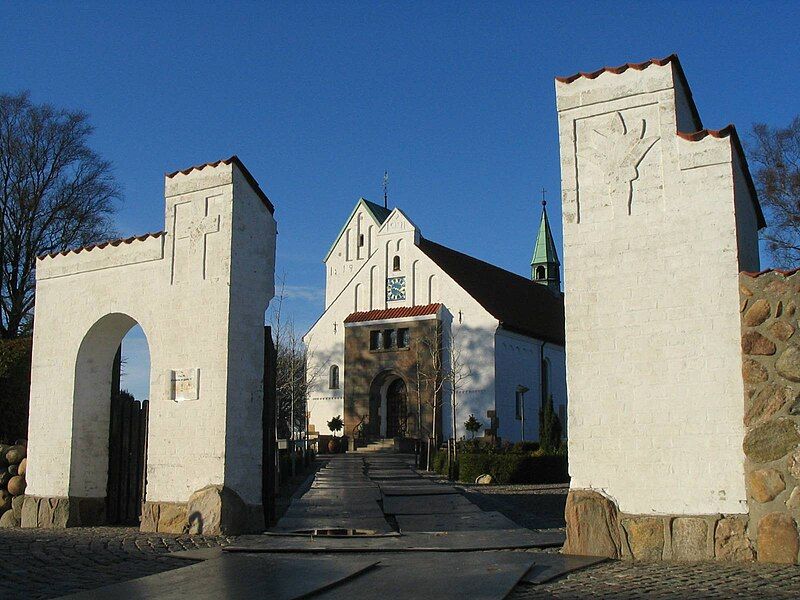 File:Aars Kirke.jpg