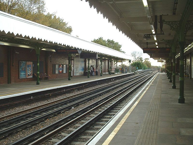 File:Fairlop south.JPG