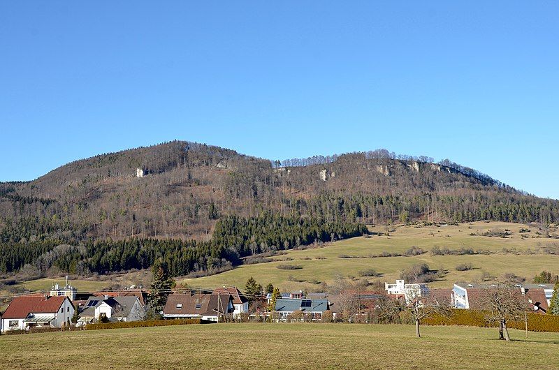 File:Heersberg (Schwäbische Alb).jpg